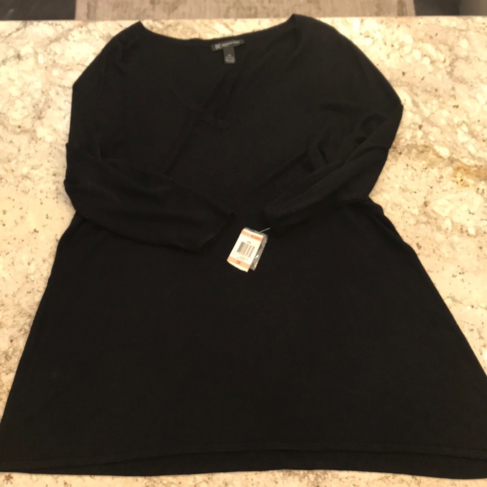 NWT black v neck tunic top